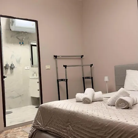 Bed & Breakfast Massimo By Casa Serata Tirana
